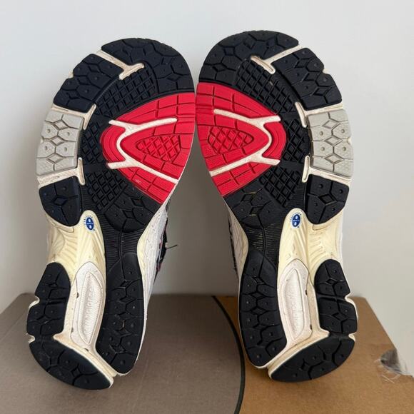 New Balance 2002 R Grey/Black/Red Kids Sneakers - SZ 3 Y - Picture 9 of 13